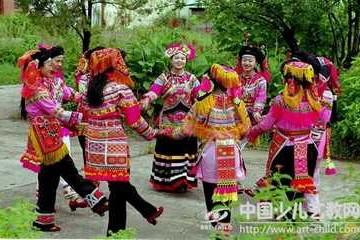 彝族舞蹈特点